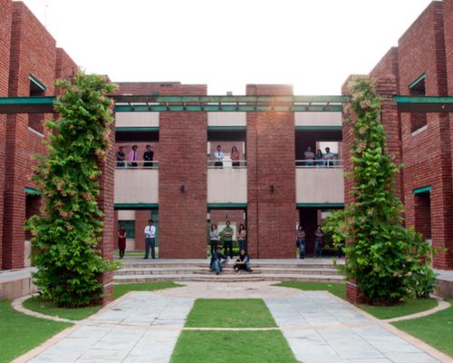 Main academic block and red-brick architecture of Jaipuria Institute of Management, Jaipur campus.